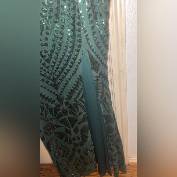 The dress is too long for me - Picture 3 of 5